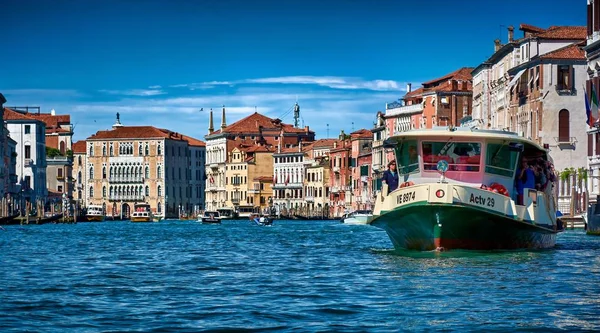 Gondola ride at the Grand Canal in Venice — Stock Photo, Image