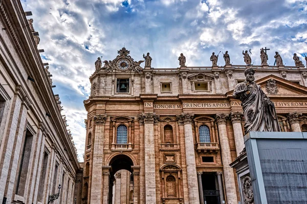 Építészeti részleteket, a Szent Péter-bazilika — Stock Fotó