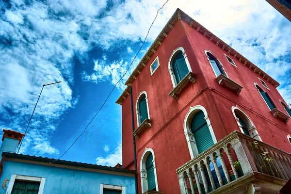 Фасад здания в Бурано — стоковое фото