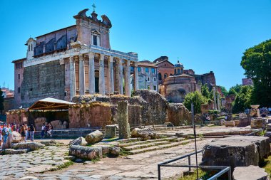 Antoninus Tapınağı ve Faustina