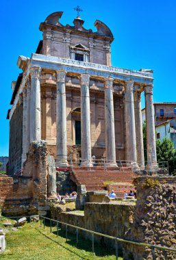 Antoninus Tapınağı ve Faustina