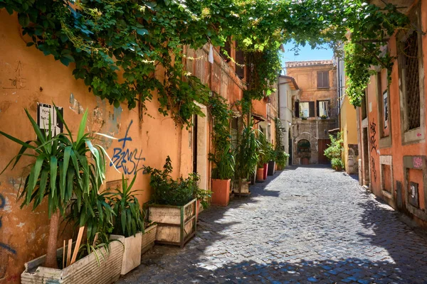 Picturesque alley in Trastevere — Stock Photo, Image
