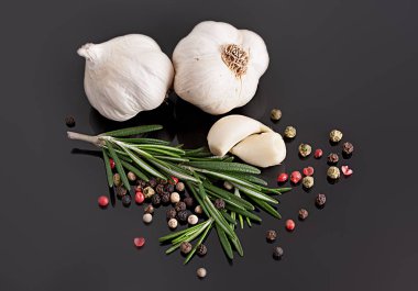 Otlar ve baharatlar yakın çekim.