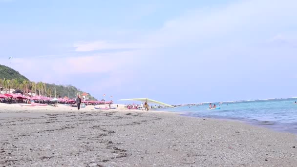 Gleitschirm am Strand, Insel Bali, Indonesien. Schöne Aussicht. full hd, 50 fps, 1080p. — Stockvideo
