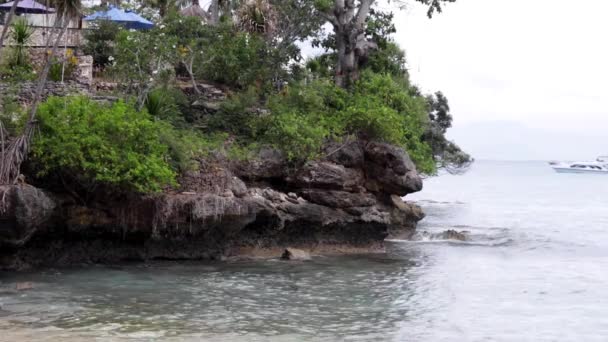 レンボンガン島、インドネシアの美しい熱帯の島。パラダイスの高級リゾート. — ストック動画