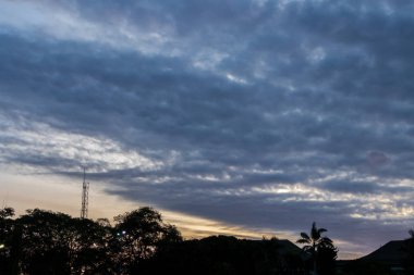 Güzel tropikal günbatımı Bali Adası, Endonezya.