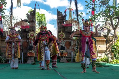 Bali, Endonezya - 5 Mayıs 2017: Bali, Endonezya Barong dance. Barong Ramayana Hintçe büyük destanları dayalı Bali dini bir danstır.