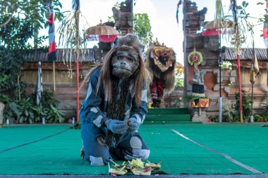 Bali, Endonezya - 5 Mayıs 2017: Bali, Endonezya Barong dance. Barong Ramayana Hintçe büyük destanları dayalı Bali dini bir danstır.
