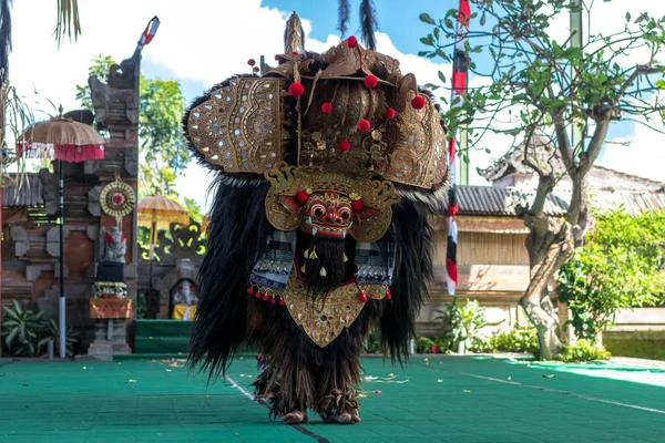 Bali, Indonesië - 5 mei 2017: Barong-dans op Bali, Indonesië. Barong is een religieuze dans in Bali op basis van de geweldig Hindi Epen van Ramayana. — Stockfoto