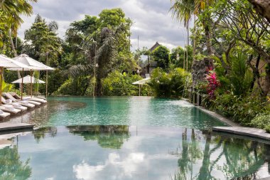 Lüks Yüzme Havuzu tropikal Bali Adası, Endonezya'nın bir Villa.