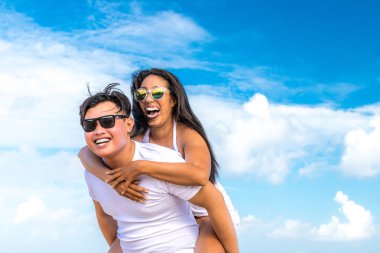 Asya çift tropikal Bali Adası, Endonezya kumsalda eğleniyor.