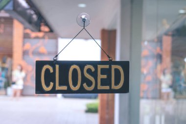 Dükkanda, Bali Adası kapalı işareti.