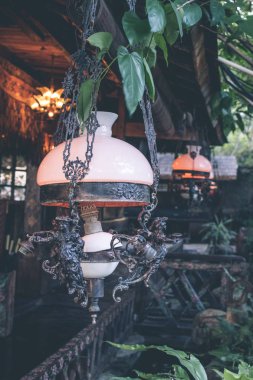 Lüks güzel retro vintage ışık lamba dekorasyon, Restoran Bali Adası, Canggu, Endonezya.