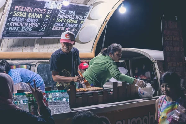 Bali, Endonezya-Temmuz 8, 2017: Endonezya sokak gıda kafe, Bali adada Festival Fast Food. — Stok fotoğraf