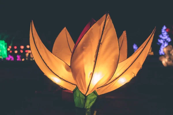 Lanterna pendurada em um festival de luz na ilha de Bali, Indonésia . — Fotografia de Stock