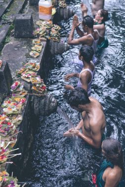 Bali, Endonezya - 5 Mayıs 2017: Kutsal bahar su Tirta Empul Hindu tapınağı, Bali Endonezya.