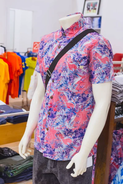 Salak adam forması. Alışveriş Merkezi. Bali Adası, Endonezya.