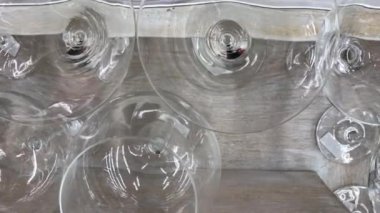 Züccaciye Mağazaları makro yakın çekim. Jantlar köpüklü şarap için ayarla boş bardak dökülür gerekir hazır. Şarap kadehi.