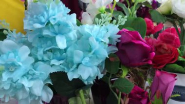 Yapay çiçek buketi dekor alışveriş merkezi. Çiçekçiye Asya.