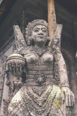 Bali dili tapınağın Hindu taş heykel. Bali, Endonezya'nın tropik ada.
