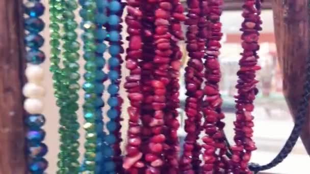 Close up of Market jewelry, bijouterie jewelry beads and bracelets. Bali island. Shopping mall. — Stock Video