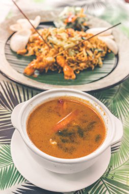 Endonezya Restaurant'ta çorba tom yam. Bali Adası.