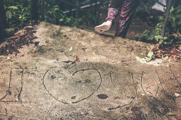 Palabras que te amo en la selva. Isla tropical, exterior, concepto de amor, selva tropical . — Foto de Stock