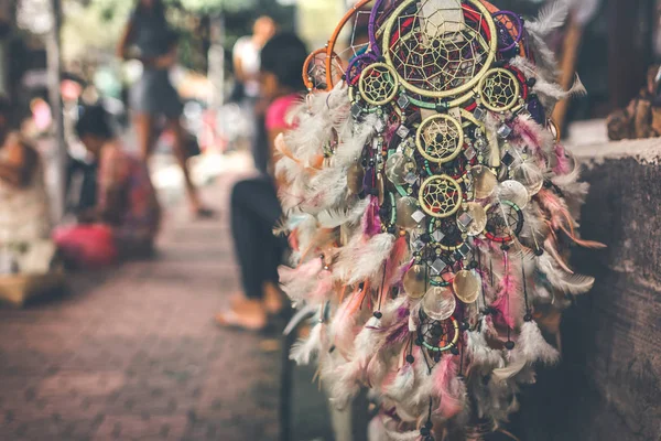 Atrapasueños en la tienda de la calle en la isla de Bali, Ubud . — Foto de Stock