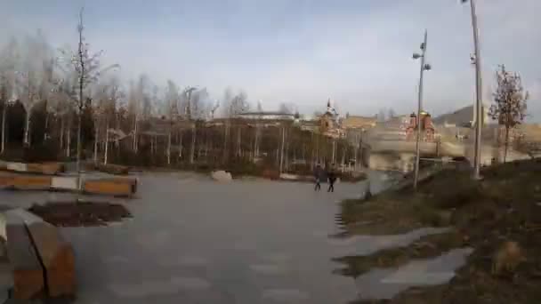 Moskwa, Rosja - 24 listopada 2019: hiperlapsja parku Zaryadye. — Wideo stockowe