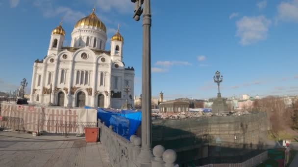 Москва, Росія - 1 грудня 2019: Hyperlapse of Cathedral of Christ the Saviour, plain video, ready to edededing. — стокове відео