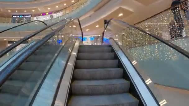 Москва, Росія - 30 листопада 2019: Hyperlapse of Afimall trap mall in Moscow city center. — стокове відео