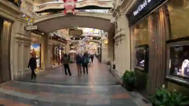 MOSCOW, RUSSIA - NOVEMBER 24, 2019: Gum interior at Christmas time, hyperlapse, time lapse. — Stock Video