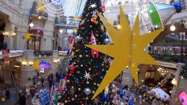 Moskva, Rusko - 24. listopadu 2019: Vánoční ozdoby v lepidle na Rudém náměstí, nový rok, 4k záběry, needitováno. — Stock video