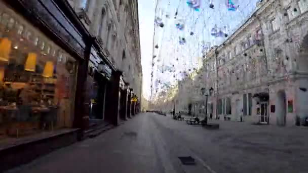 Moskva, Ryssland - 23 november 2019: Nikolskaja gata, centrum av Moskva, tid förflutit, hyperlapse. — Stockvideo