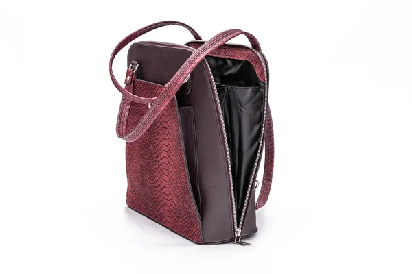 Модні жінки шкіряний темно-червоний рюкзак ізольовані на білому тлі . — стокове фото