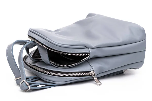Модні жінки шкіряно-синій рюкзак ізольовані на білому тлі . — стокове фото