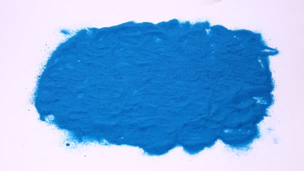Man hand skriva ord Nej på en blå konst sand. Studiofilmer på en vit bakgrund. Handskriven. — Stockvideo