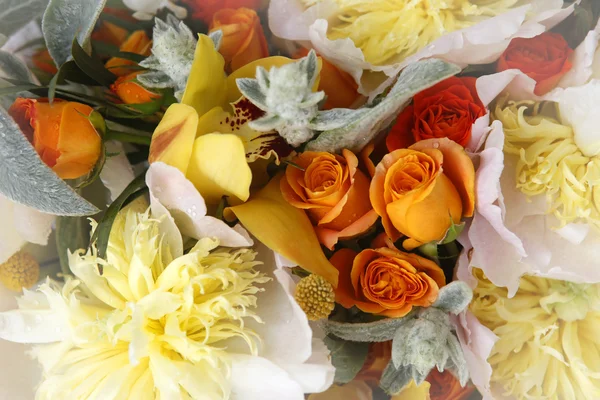 玫瑰、 兰花、 牡丹的婚礼花束 — 图库照片