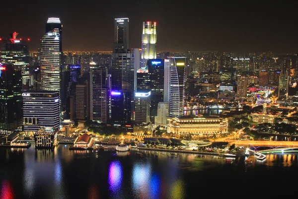 Singapour Downtown Core reflété dans la rivière — Photo