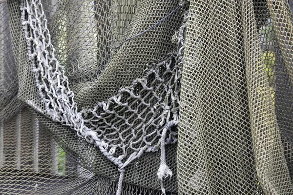 Рибальські сітки висихають на паркані — стокове фото