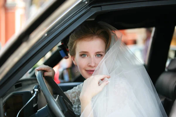 Portrait of a beautiful bride in a car — Stock Photo, Image