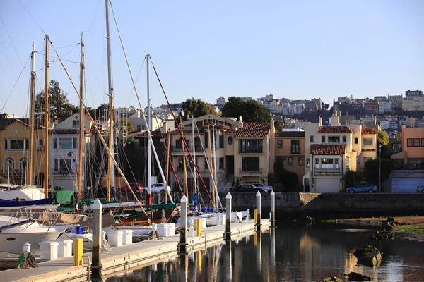 Yachts sur une jetée — Photo