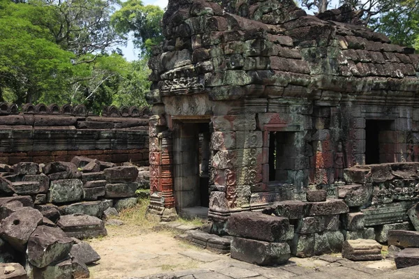 En del av kambodjanska Ankgor templet ruinerna — Stockfoto