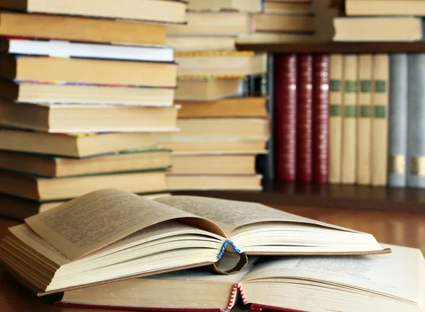 Veel oude boeken — Stockfoto