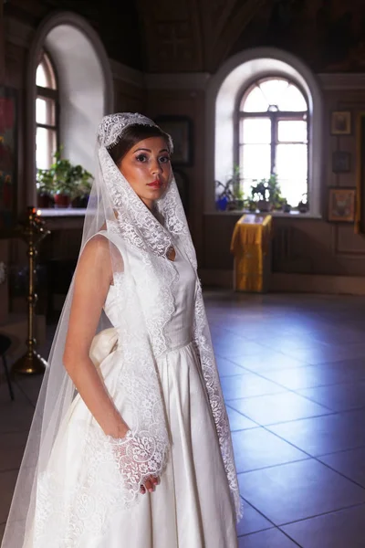 The beautiful bride on wedding ceremony — Stock Photo, Image