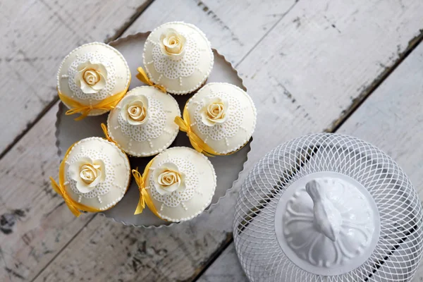 Bolo de casamento bonito — Fotografia de Stock