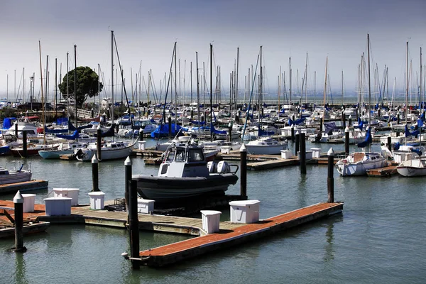 Yachts on a pier — Stock Photo, Image