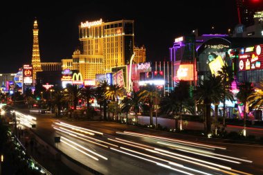 Yetişkin kadının yaz okyanusta