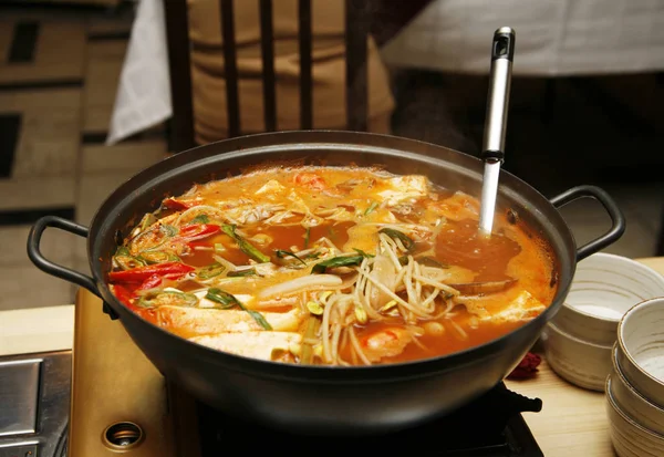Korean soup with noodles and seafoods — Stock Photo, Image