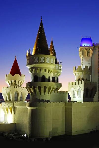 Excalibur Hotel & казино в Лас-Вегасі на ніч — стокове фото